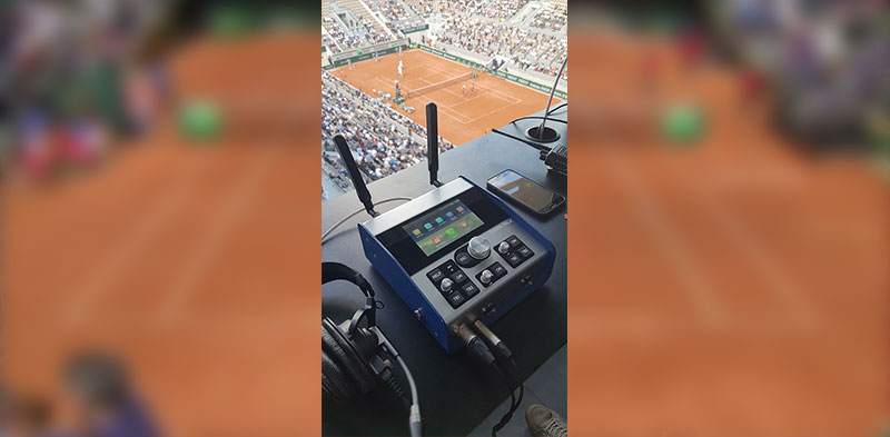 Broadcasting from the field: sport commentaries